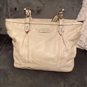 Coach glove tanned leather shoulder bag